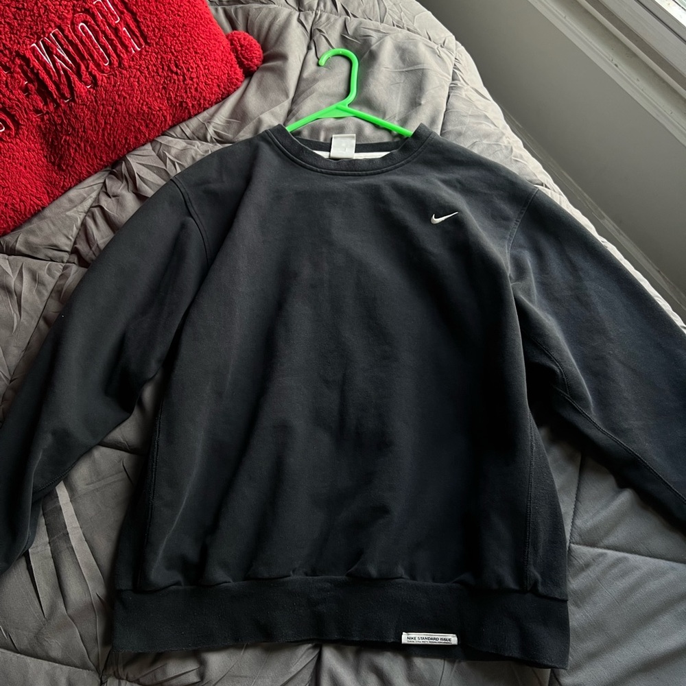 Nike standard issue crew neck